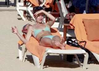 Juliette Lewis feet photo thumbnail