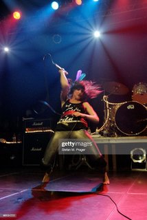 Juliette Lewis feet photo thumbnail