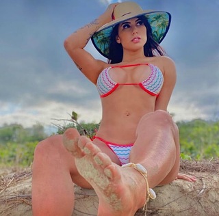 Jully Poca feet photo 1