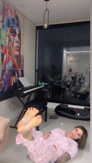 Jully Poca feet photo 19
