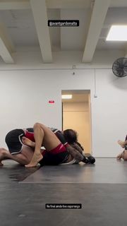 Jully Poca feet photo 10