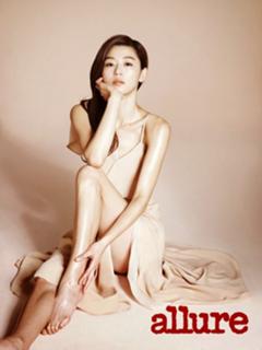 Jun Ji-hyun feet photo thumbnail