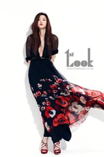 Jun Ji-hyun feet photo thumbnail