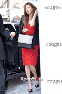 Jun Ji-hyun feet photo thumbnail