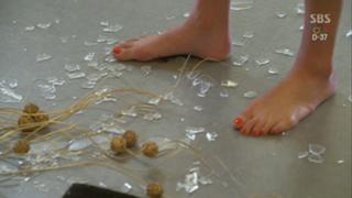 Jun Ji-hyun feet photo thumbnail