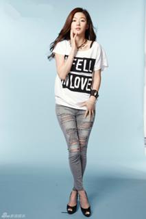 Jun Ji-hyun feet photo thumbnail