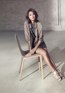 Jun Ji-hyun feet photo thumbnail