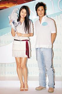 Jun Ji-hyun feet photo thumbnail