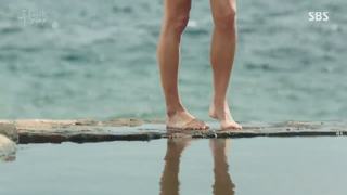 Jun Ji-hyun feet photo thumbnail