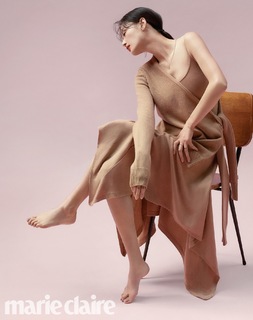 Jun Ji-hyun feet photo thumbnail