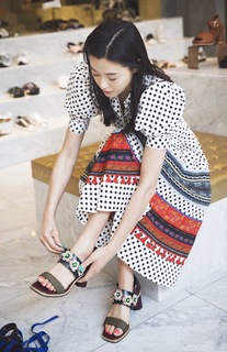 Jun Ji-hyun feet photo thumbnail