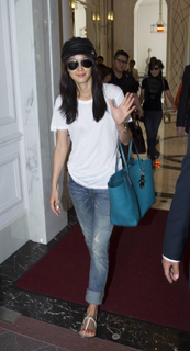 Jun Ji-hyun feet photo thumbnail