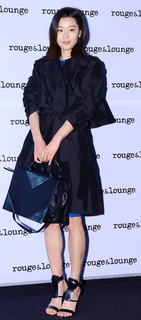 Jun Ji-hyun feet photo thumbnail