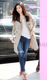 Jun Ji-hyun feet photo thumbnail