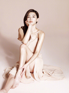 Jun Ji-hyun feet photo thumbnail