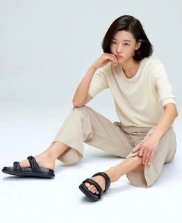 Jun Ji-hyun feet photo 13
