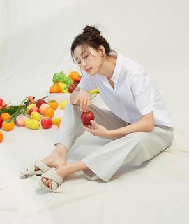 Jun Ji-hyun feet photo 6