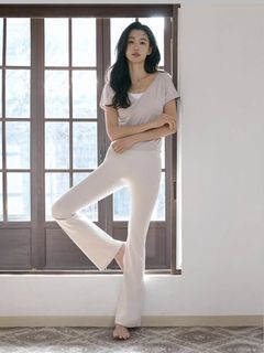 Jun Ji-hyun feet photo 3