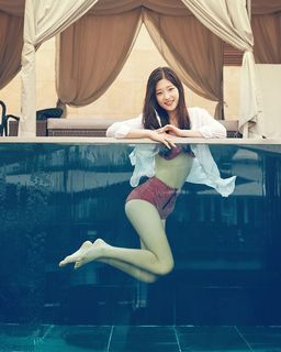 Jung Chae-yeon feet photo 2