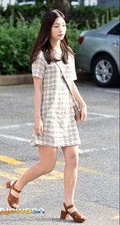 Jung Chae-yeon feet photo 2