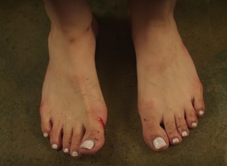 Jung Chae-yeon feet photo 18