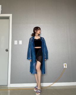 Jung Chae-yeon feet photo 12