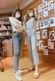 Jung Chae-yeon feet photo 11