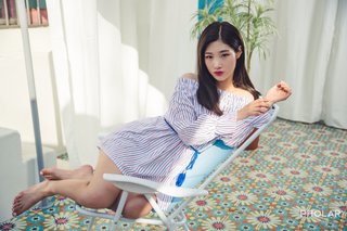 Jung Chae-yeon feet photo 8