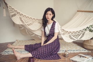 Jung Chae-yeon feet photo 7