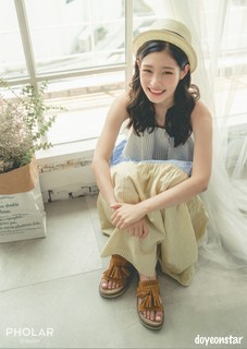 Jung Chae-yeon feet photo 4