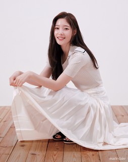 Jung Chae-yeon feet photo 1