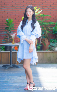Jung Chae-yeon feet photo 10