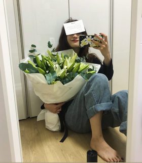 Jung Chae-yeon feet photo 3