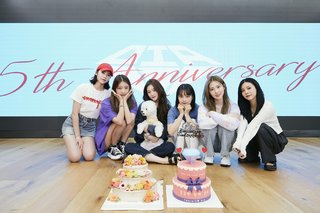 Jung Chae-yeon feet photo 2