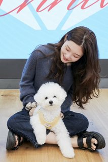 Jung Chae-yeon feet photo 20