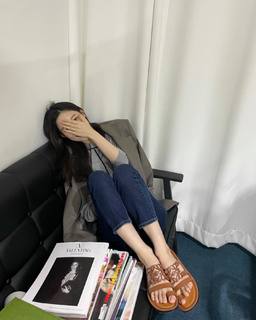 Jung Chae-yeon feet photo 3