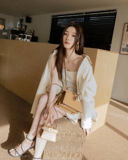 Jung Chae-yeon feet photo 14