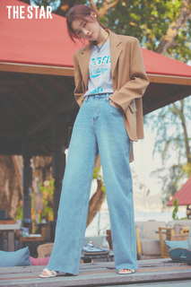 Jung Chae-yeon feet photo 13