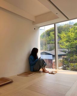 Jung Chae-yeon feet photo 16