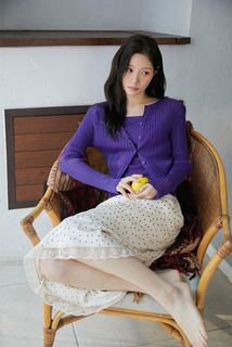 Jung Chae-yeon feet photo 15