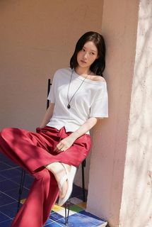 Jung Chae-yeon feet photo 14