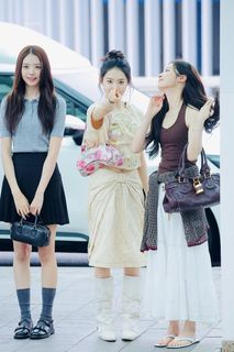 Jung Chae-yeon feet photo 2