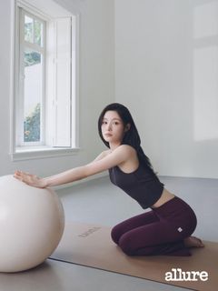 Jung Chae-yeon feet photo 3