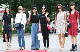 Jung Eun-ji feet photo 12