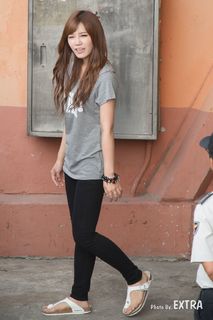 Jung Eun-ji feet photo 6
