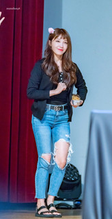 Jung Eun-ji feet photo 9