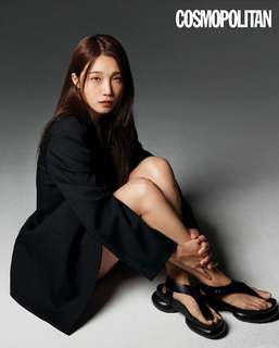 Jung Eun-ji feet photo 8