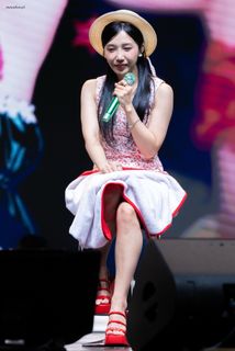 Jung Eun-ji feet photo 4