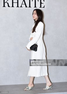 Jung Ryeo-won feet photo 7