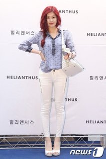 Jung So-min feet photo thumbnail